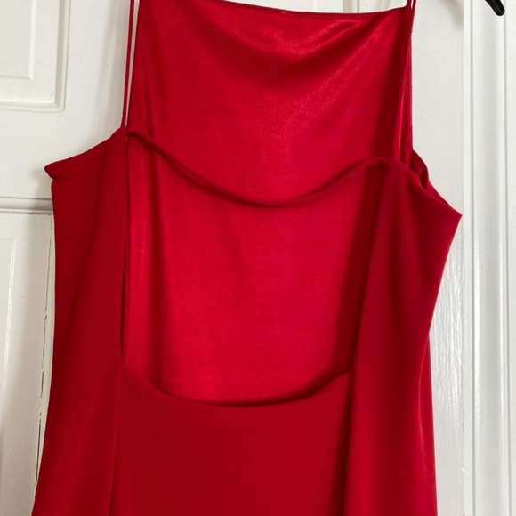 Long red open back dress - Picture 3 of 4